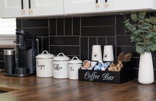 Westwood Casa | Luxury 5-bedroom House in Charming Cincinnati with Gym, AC, Grill and Smart TVs.