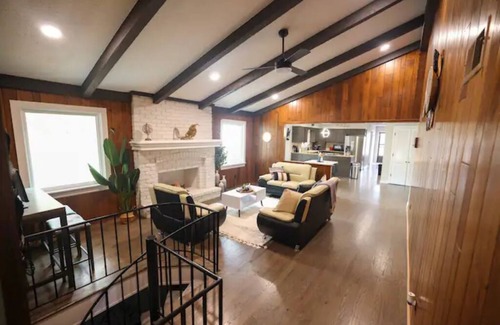 Olathe Casa | Luxury 5 bedroom home with Pool and 3 acers of private land.!