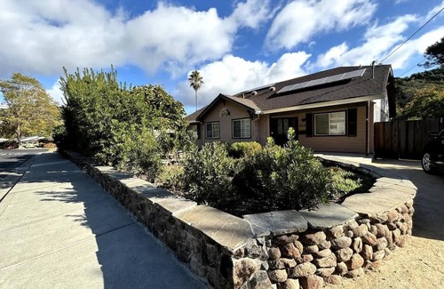 Tamalpais-Homestead Valley Casa | Luxury 5-BR Home in Mill Valley near Golden Gate