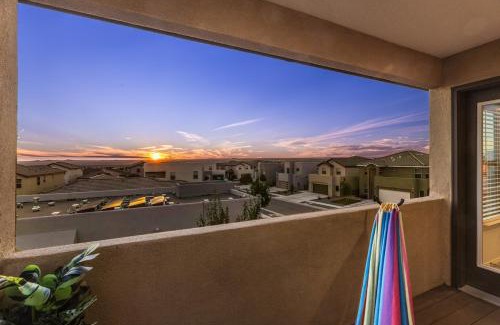 Northeast Heights Casa | Luxury 5 BR Oasis Movie Room Fenced Yard