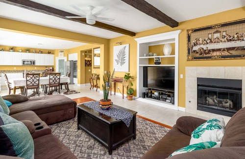 Menifee Casa | Luxury 6-Bedroom Home w Large 3-Cars Garage & Spacious Yard