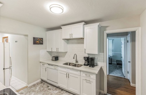 Ferguson Casa | Luxury 6-Bedroom House in Saint Louis