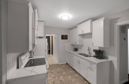 Ferguson Casa | Luxury 6-Bedroom House in Saint Louis
