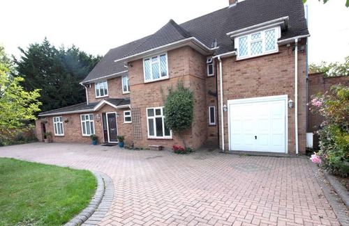 Northwood Casa | Luxury 6 bedroom house with parking - Northwood