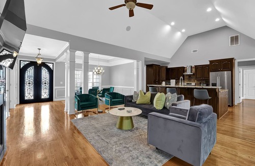 Fayetteville Casa | Luxury 6 bedroom pool, jacuzzi, theater room, game room