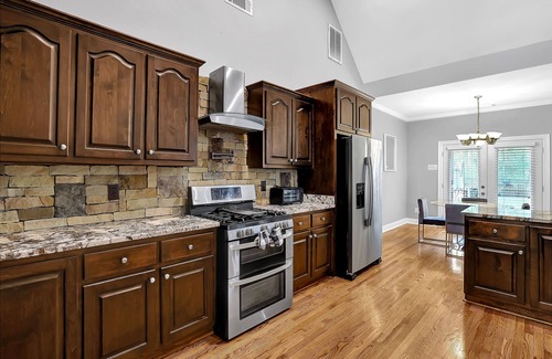 Fayetteville Casa | Luxury 6 bedroom pool, jacuzzi, theater room, game room