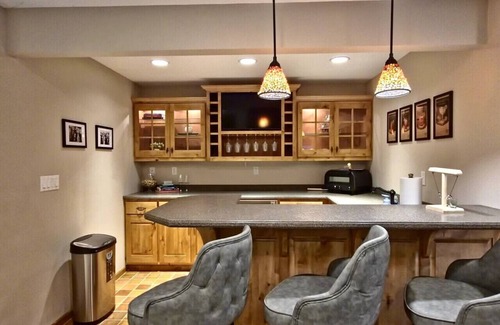 Fargo Casa | Luxury 6BR Home in Desired Neighborhood