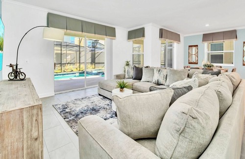 Campbell Casa | Luxury 6BR Home - Pool, Hot Tub, BBQ - Near Disney