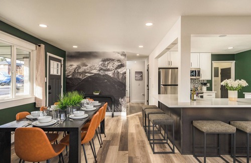 Alta Vista Area Casa | Luxury 6BR Home / Sleeps 14 / HotTub, FirePit & Large Backyard / 15 Mins to DEN