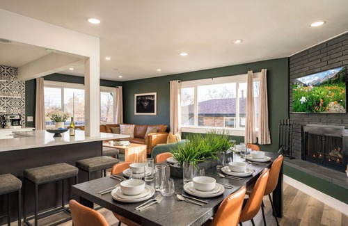 Alta Vista Area Casa | Luxury 6BR Home / Sleeps 14 / HotTub, FirePit & Large Backyard / 15 Mins to DEN