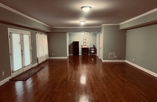 Conley Casa | Mini mansión de lujo a 15 minutos del centro * Capacidad para 20 personas * Sala de eventos y patio abierto