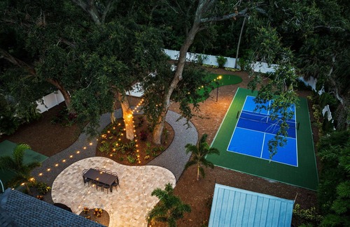 Town N County Park Casa | Luxury 9 Bedroom Retreat - Heated Pool & Hot Tub