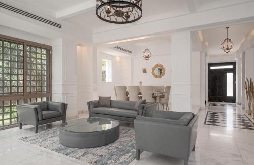 Sheikh Zayed City Villa | Luxury Allegria Golf Villa with pool