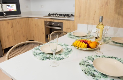 El Cortecito Apartamento | ★★Luxury Apartment 2 BR/2 Bath Steps from Ocean★★