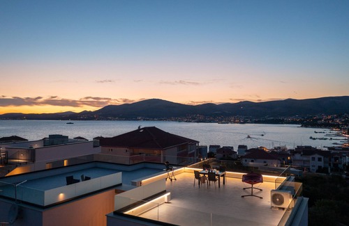 Okrug Gornji Casa | Luxury Apartment Dreams in Okrug With Swimming Pool sea View Wifi Parking