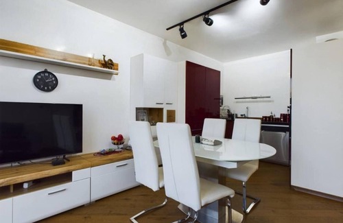 Varna Apartamento | Luxury apartment in building of the year K55 next to the sea garden+free garage