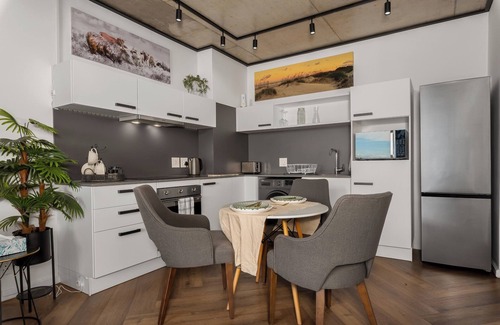 Century City Apartamento | Luxury Apartment In Century City | Lagoon Views