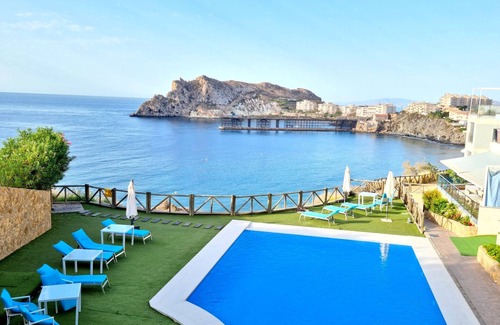 Aguilas Apartamento | Apartamento de lujo con espectaculares vistas al mar con piscina comunitaria.