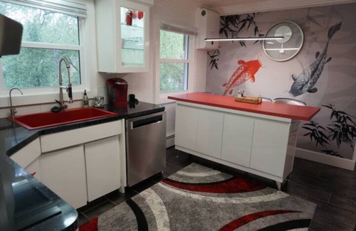 Kalamazoo Casa | Luxury Apartment with Patio