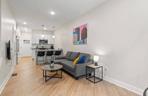 Rochester Casa | Luxury APT | 10 Mins to DT w/ King Bed & WIFI