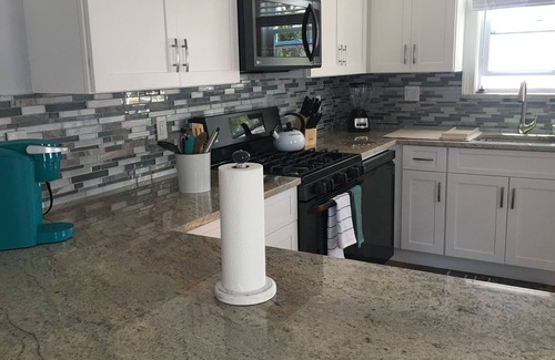 Asbury Park Apartamento | Apto de lujo! 2 y 1/2 cuadras al océano. Loc en el segundo piso 3bd / 2bth balcón!