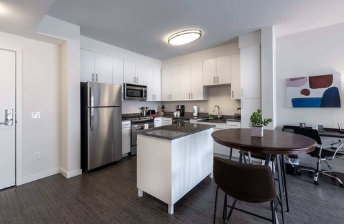 Stamford Apartamento | Luxury Apt In Harbor Point with Balcony