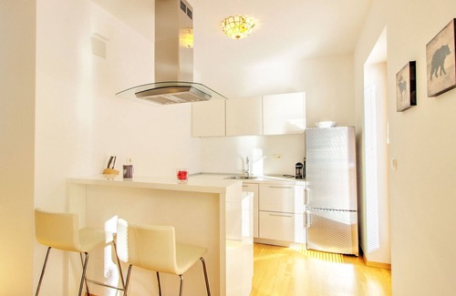 Kranjska Gora Apartamento | Apt de lujo con balcón y sauna cerca de las pistas de esquí y rutas de ciclismo / senderismo