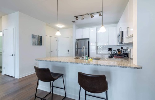 Downtown Apartamento | Luxury Apt with Gym and Pool