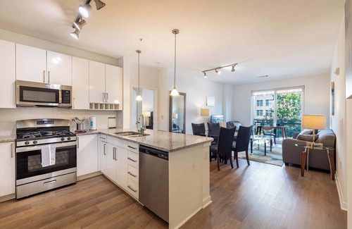 Downtown Apartamento | Luxury Apt with Gym and Pool