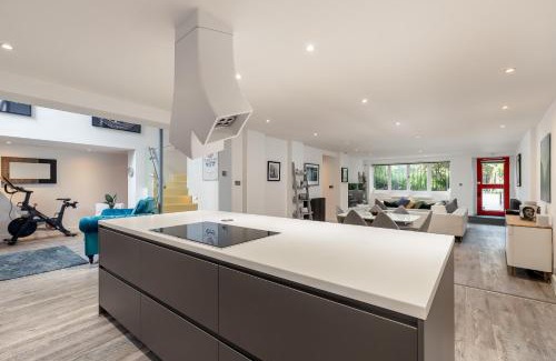 Gifford Casa | Luxury Architect Designed Apt 13 Mins to Royal mile