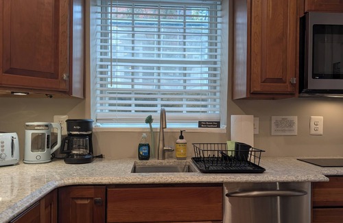 Tenleytown Apartamento | Luxury AU Park Suite Private Entrance Easy Access to Metro, Dining, Museums