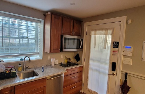 Tenleytown Apartamento | Luxury AU Park Suite Private Entrance Easy Access to Metro, Dining, Museums