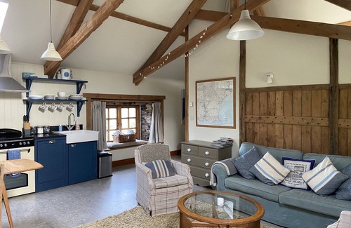 Chillington Casa | Antiguo Granero Granero en granja histórica patio con Jacuzzi Cerca Del Mar