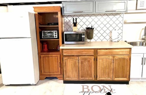 Dellwood Casa | Luxury Basement Studio Apartment with Private Entrance