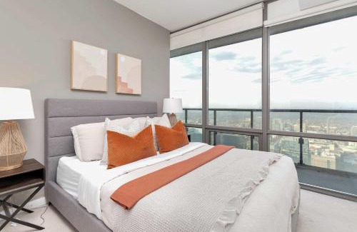 Bay Cloverhill Apartamento | Luxury Bay Street Condo w Patio Sleeps 8