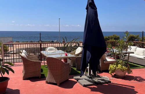 Calabardina Villa | Hermosa gran villa frente al mar, piscina privada y jardín, 5 dormitorios. Duerme 9