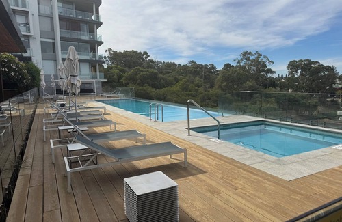 Swanbourne Apartamento | Luxury Beach Apartment with Lap Pool Gym, Spa, Sauna, Steam and BBQ areas