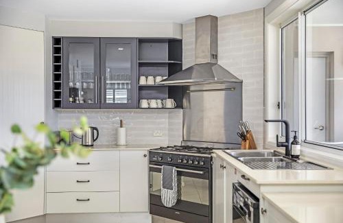 Shelly Beach Casa | Luxury Beach House - Heated Private Pool & Heated Spa - Fire Pitt - Walk to Beach & Golf