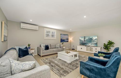 Shelly Beach Casa | Luxury Beach House - Heated Private Pool & Heated Spa - Fire Pitt - Walk to Beach & Golf