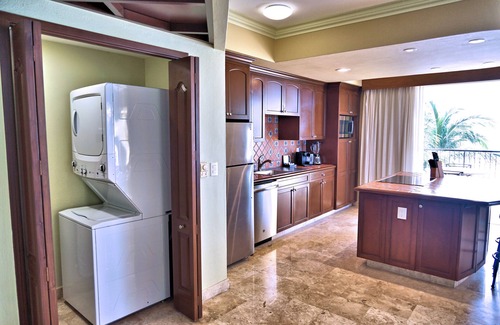 Isla Iguana Apartamento | Luxury Beachfront Villa - 2 Bedrm, 1 bdrm, Suite or Studio- 2 min from the beach