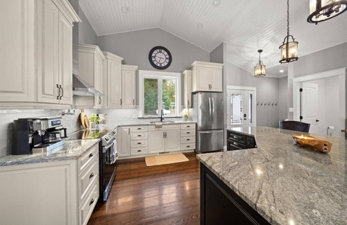 Whitewater Region Casa | Luxury Beachfront Cottage w Hot tub, Sauna & Bar