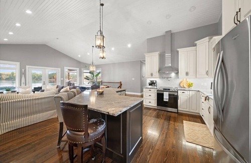 Whitewater Region Casa | Luxury Beachfront Cottage w Hot tub, Sauna & Bar