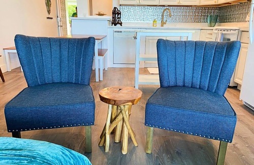 Punaluu Condominio | Luxury Beachfront Condo w/ AC