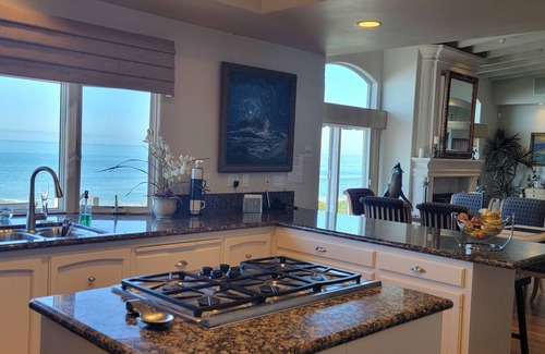 San Clemente Casa | Luxury Beachfront Historia Única, Spa, Terraza, a pie de Pier & Surf