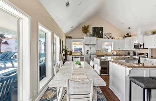 Port Bolivar Casa | Luxury Beachfront I Hot Tub, Firepit, Elevator & EV Charger