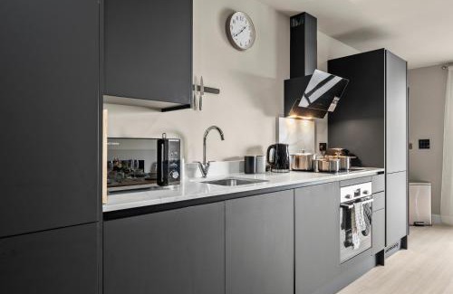 Sheldon Apartamento | Luxury Birmingham Apartment - Parking