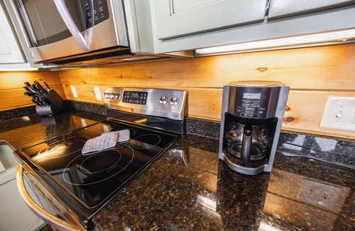 Blairsville Cabina | Luxury Blue Ridge Cabin - Panoramic Views, Fall Foliage, Relaxing Hot Tub