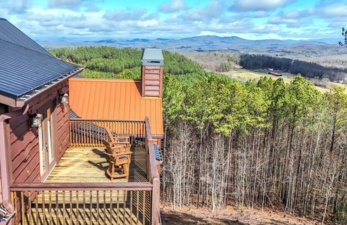 Blairsville Cabina | Luxury Blue Ridge Cabin - Panoramic Views, Fall Foliage, Relaxing Hot Tub