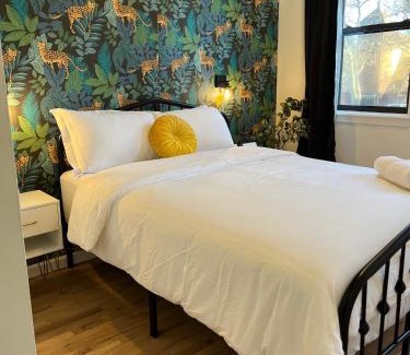 Jersey City Apartamento | Luxury Boutique Home - 5 Beds 2 Baths 25 minutes to NYC