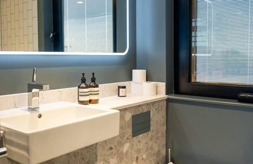 Cambridge Casa | Luxury: Breathtaking Home with Enchanting Garden